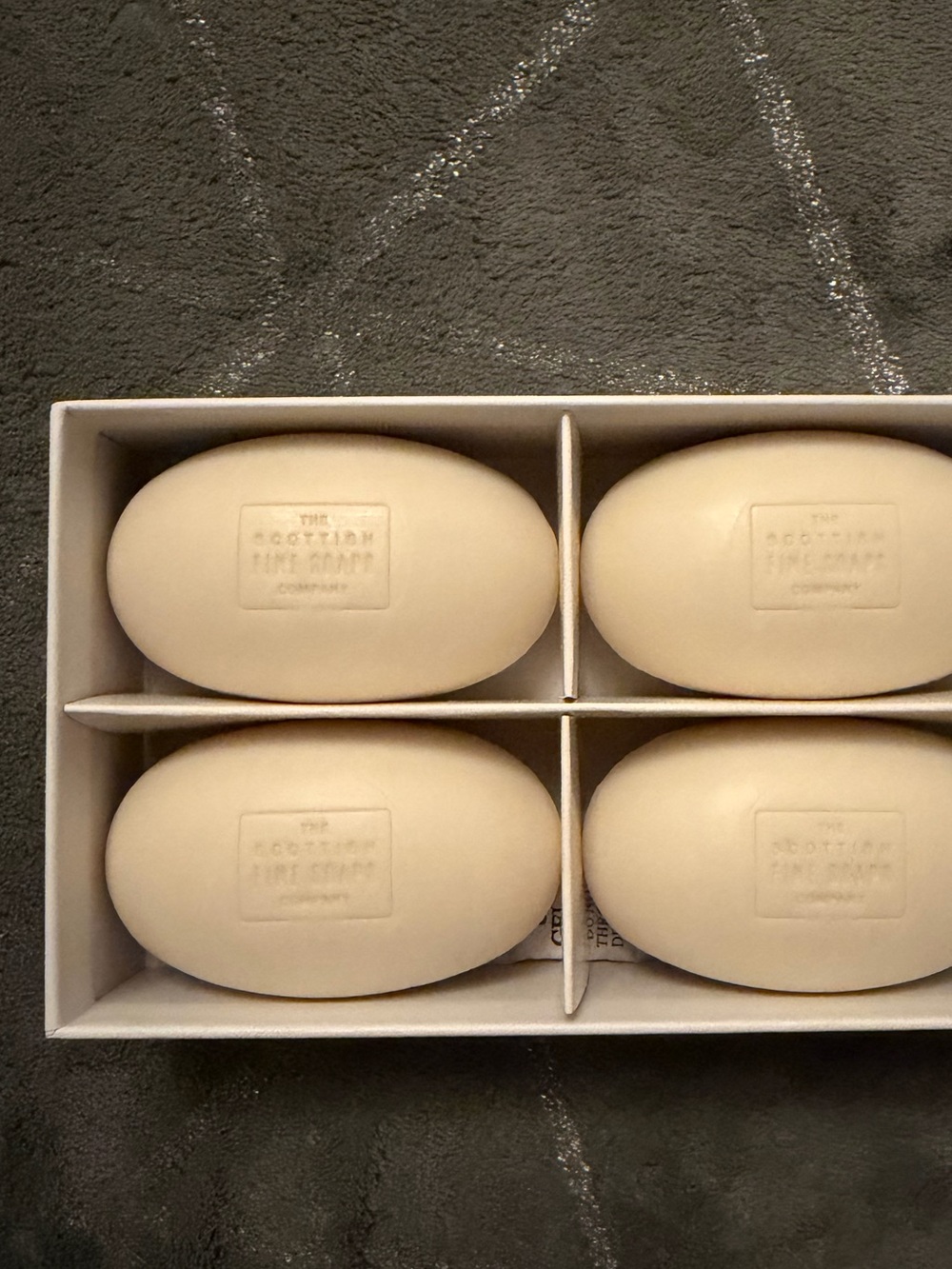 The Scottish Fine Soaps Company Au Lait Milk Soap Gift Set – 4 x 100g - Picture 3 of 6